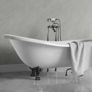 Freestanding bath with white back panels 