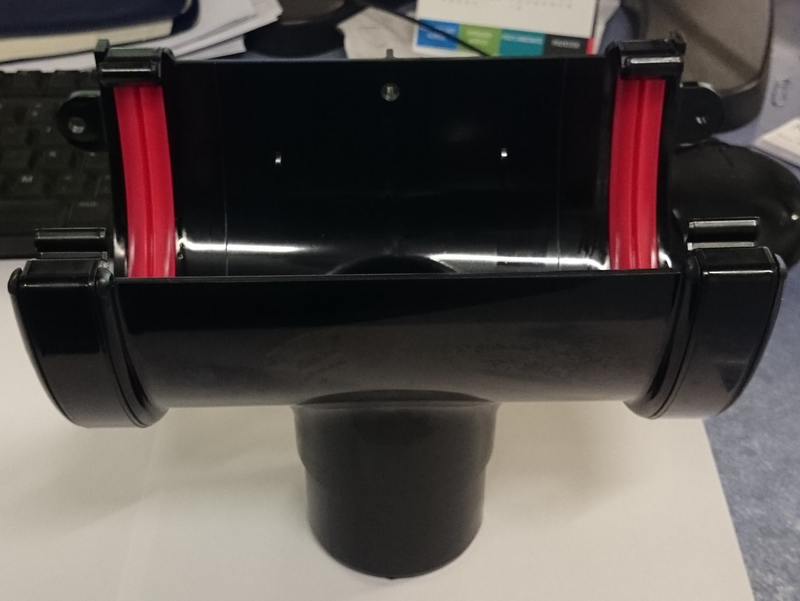 Black Deep Flow Running Outlet